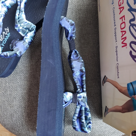 Women's Skecher Sandal - Picture 3 of 3